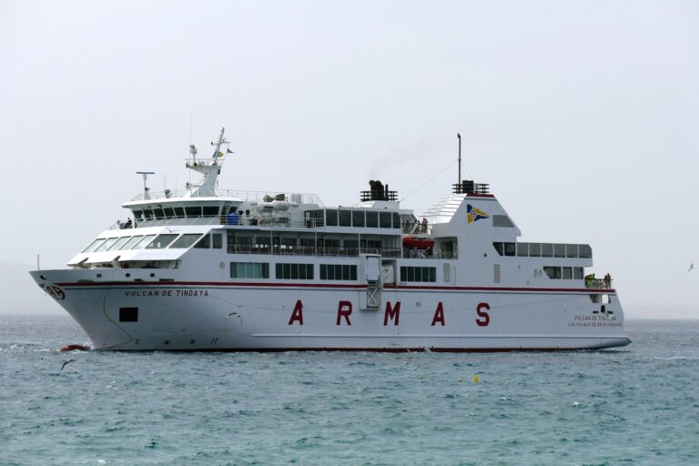 Armas Ferry Lanzarote to Fuerteventura